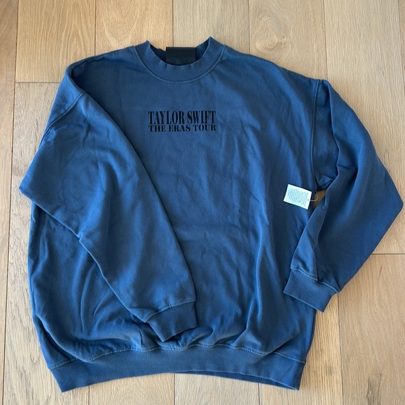 Taylor Swift The Eras Tour Official Merch NWT Large from Indianapolis - Picture 3 of 6